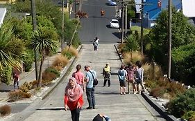 Bed And Breakfast Sleep On The Steepest Street In The World! À